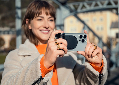 Leica-LUX-Grip-lifestyle-1
